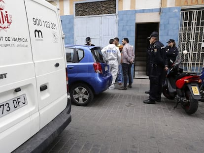 Casa del barrio de El Cabanyal de Valencia donde ha aparecido muerta la mujer.