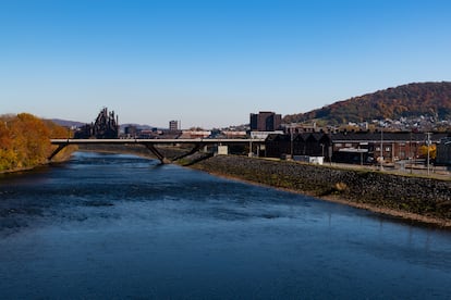 Los viejos altos hornos de Bethlehem Steel Corporation en la ribera del río Lehigh en Bethlehem, Pensilvania.