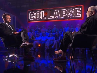 Ricard Ustrell entrevistant Narcís Comadira al programa 'Col·lapse'.