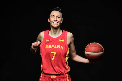 Retrato de la capitana de la selección, Alba Torrens, con su característico dorsal 7.