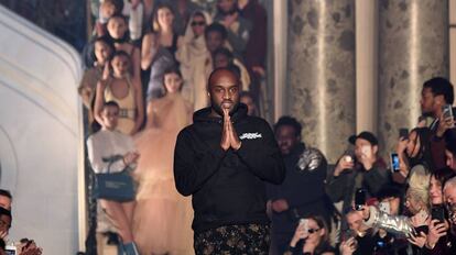 Virgil Abloh durante un desfile de Off White.