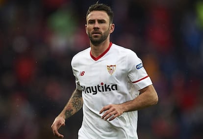 Lay&uacute;n, durante un partido con el Sevilla.