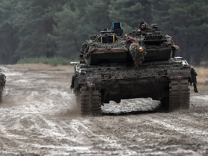 Dos tanques Leopard 2 A6 del Batallón de Tanques 203 del Ejército alemán.