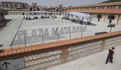 Últimos preparativos en la terraza de Matadero.