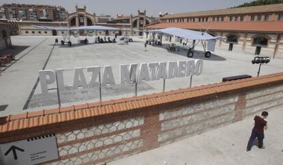 &Uacute;ltimos preparativos en la terraza de Matadero.