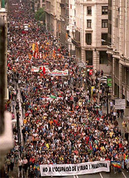 Una vista de la manifestación de ayer en la Via Laietana.