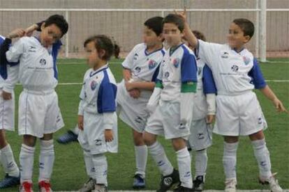 Varios alumnos de la escuela de fútbol Mestalla-San Blas.