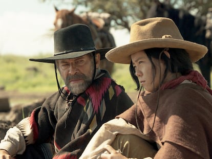 Los actores Juan Manuel Bernal y Becky Zhu Wu en una escena de 'La cabeza de Joaquín Murrieta'.