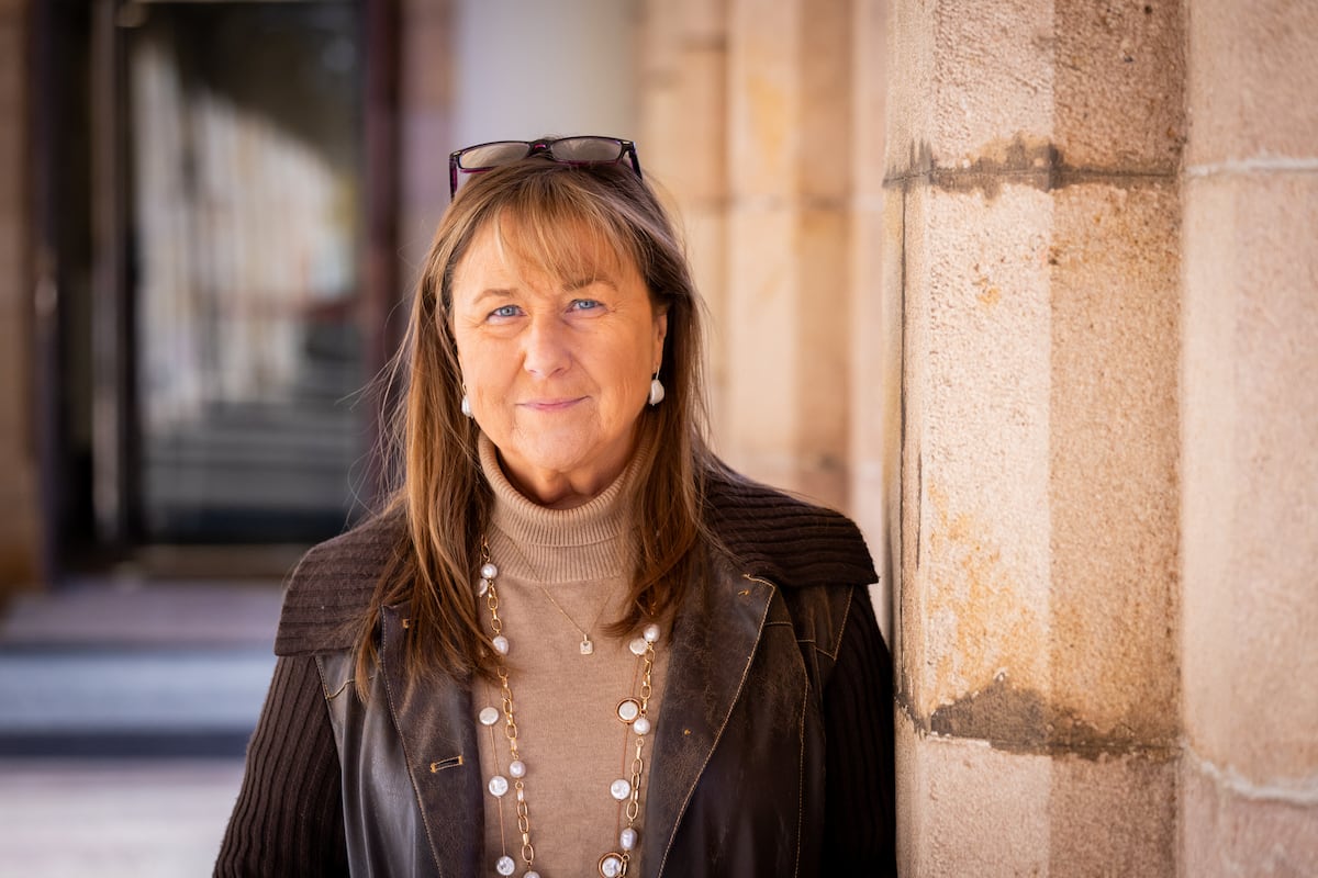 Rosa Jové, psicóloga: “Consolar a un bebé que llora no malcría, refuerza el vínculo con los padres”