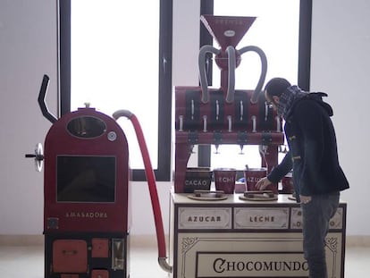 Reproducción infantil de una máquina para hacer chocolate exhibida en el Museo del Chocolate de Estepa, en Sevilla.