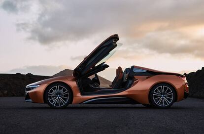 BMW i8 Roadster.