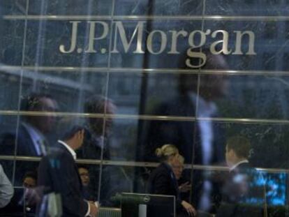 Logo de JPMorgan Chase en su sede en Londres