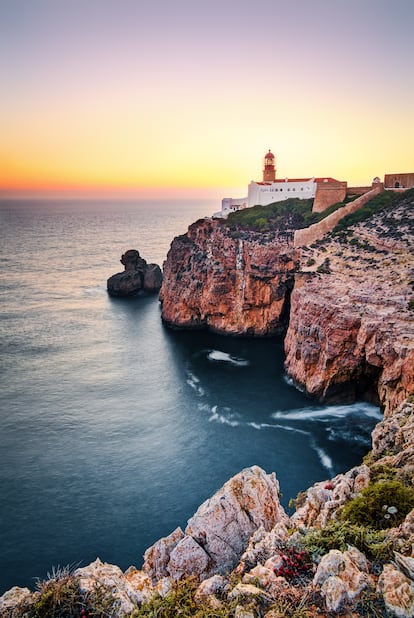 Atardecer en el faro de Sagres, en el Algarve portugués.