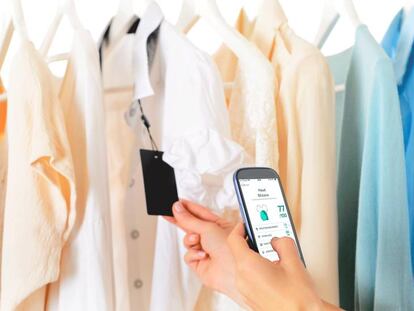 La aplicación permite escanear las etiquetas y valorar la ropa en función de cuatro criterios