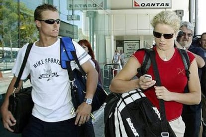 Hewitt y Clijsters, juntos en el aeropuerto de Perth en enero.