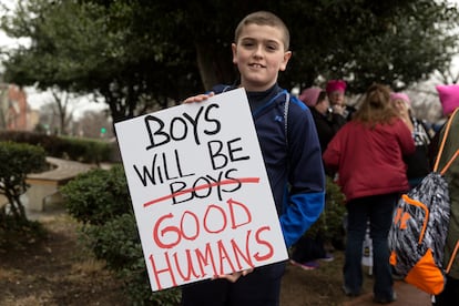 "Los chicos siempre serán... buenos seres humanos", una de las pancartas vistas en las protestas de las marchas de las mujeres el pasado mes de enero.