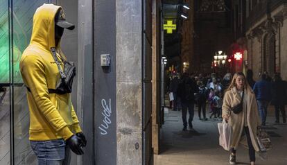 Maniquí a un comerç del carrer Portaferrissa de Barcelona.