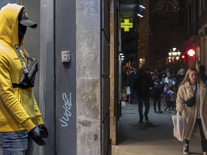 Maniquí a un comerç del carrer Portaferrissa de Barcelona.