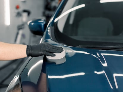 Artículo de EL PAÍS Escaparate que describe las ventajas de usar cera de carnauba en la carrocería del coche