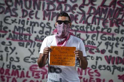 Un estudiante de la Escuela Normal Rural de Ayotzinapa.