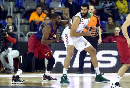 Lawal y Bourousis.