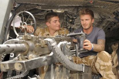 El futbolista David Beckham, durante su visita a las tropas británicas en Afganistán.
