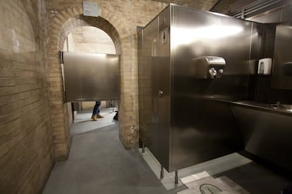 Lavabo público en Plaza de los Àngels.