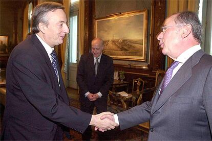 Néstor Kirchner en una reciente entrevista con Rodrigo Rato, en presencia del ministro Roberto Lavagna.