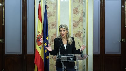 La vicepresidenta segunda y ministra de Trabajo, Yolanda Díaz, tras la reunión del grupo Sumar en el Congreso de los Diputados este lunes.