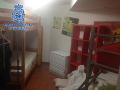 Imagen del sótano donde vivían las nueve inmigrantes liberadas por la policía.