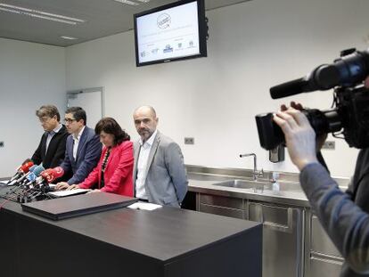 De izquierda a derecha, Ruiz, Aizega, Epalza y Uriguen, durante la presentación del I Foro Mundial de Turismo Gastronómico.