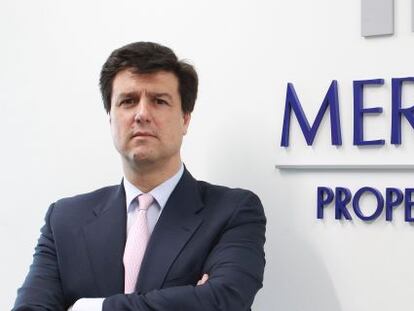 Ismael Clemente-Merlin, presidente de Merlin, frente al logotipo de la compa&ntilde;&iacute;a