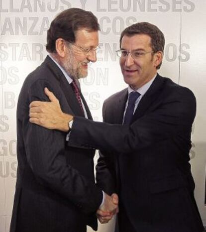 Rajoy, junto a Feijóo, ayer en Génova. Fotografía facilitada por el PP.