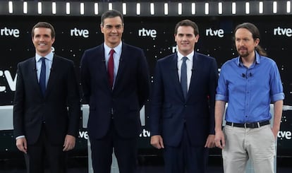 Los cuatro candidatos a la presidencia, antes de comenzar el debate.