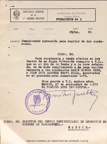 Una de las hojas del expediente que guarda el Archivo General del Ministerio del Interior de José Luis Sánchez-Bravo Solla, miembro del FRAP fusilado el 27 de septiembre de 1975. Los expedientes completos que recojen documentación acumulada durante la estancia en prisión de los cinco condenados a muerte se puede consultar al final de este reportaje. 