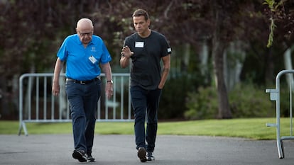 Rupert Murdoch, con su hijo Lachlan Murdoch, en una imagen de 2017.