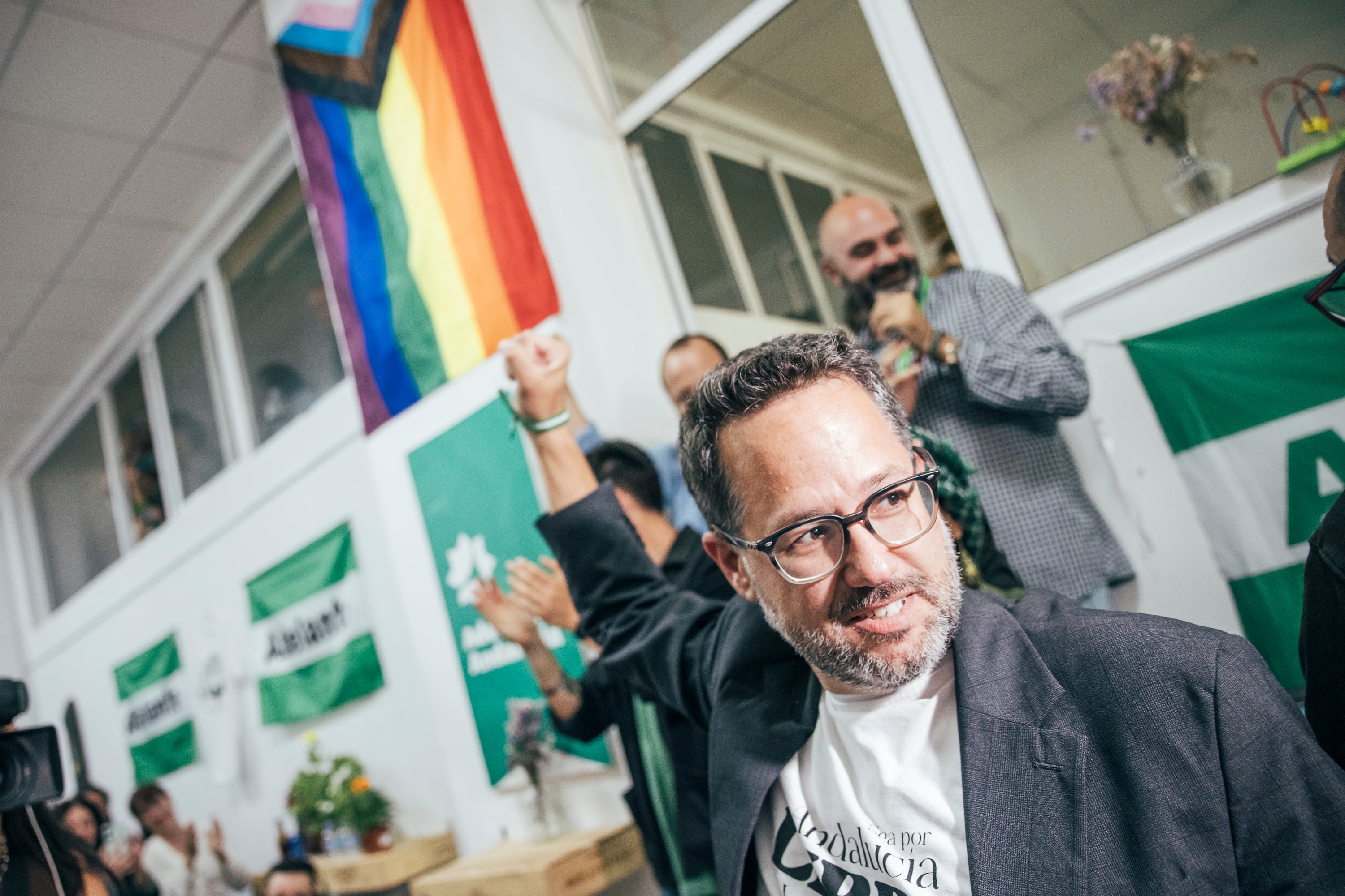 Moreno pierde la mayoría absoluta en Andalucía y dependerá de Vox para gobernar