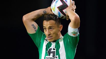 Andrés Guardado durante un partido del Betis contra el Getafe, en mayo de 2023.