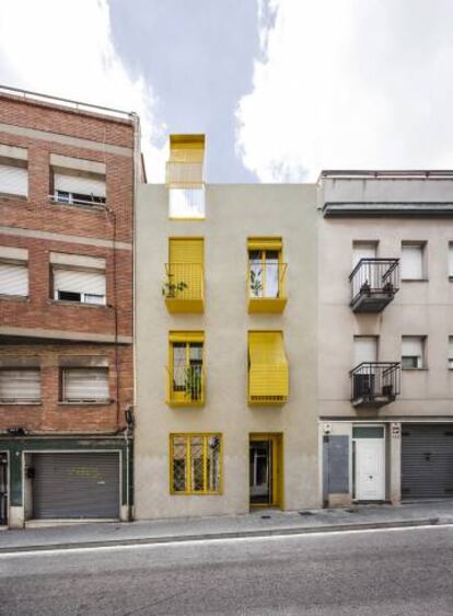 Vista del edificio en el barrio de Horta.