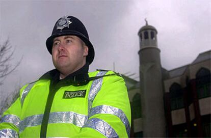 Cordón polical establecido esta madrugada en torno a la mezquita de Finsbury Park.