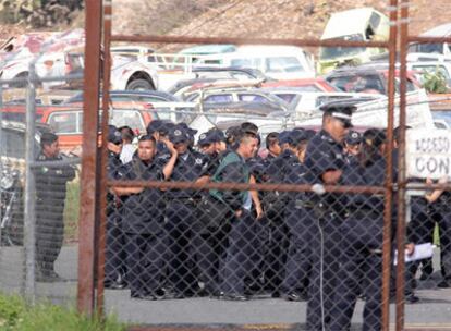 Aspecto del operativo llevado a cabo en el Estado mexicano de Hidalgo en el que han sido detenidos 31 agentes de policía por supuestos vínculos con el narcotráfico
