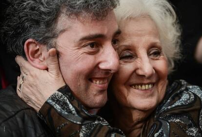 Ignacio Montoya Carlotto junto a Estela Carlotto, presidenta de Abuelas de Plaza de Mayo.