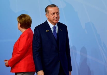 El presidente turco, Recep Tayyip Erdogan, junto a la canciller alemana, Angela Merkel.
