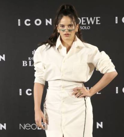 Rosalía en la gala de los Premios ICON, galardonada con el premio a la mujer 2018 Solo Ella de Loewe.