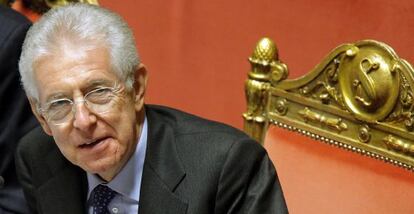 Mario Monti durante la sesión de ayer en el Senado.