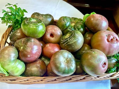 Tomates de semillas antiguas, cultivados en la huerta particular del restaurante. J.C.CAPEL