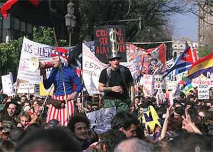 Manifestación contra la guerra en Sevilla. Según los convocantes, asistieron 250.000 personas.