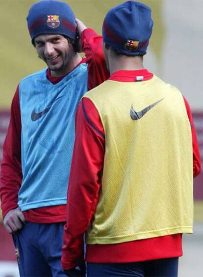 Motta, de frente, y Ronaldino, en un entrenamiento.