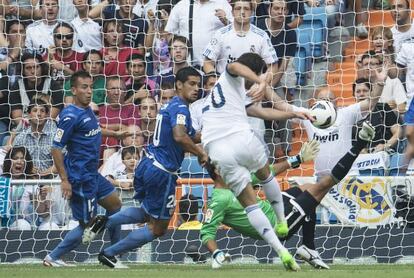 Higuaín, en el momento de marcar su gol.