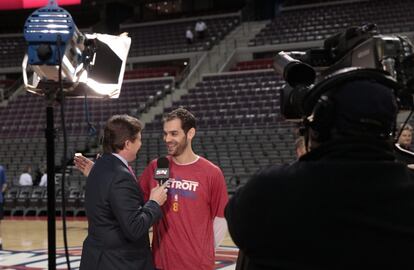 El base español, protagonista en la velada de anoche en el Auburn Hills, es entrevistado antes del duelo entre Detroit y Toronto.